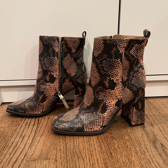 NWOT Circus NY By Sam Edelman Women's Pascha Ankle Boot Light Brown Snake Print - Picture 2 of 8